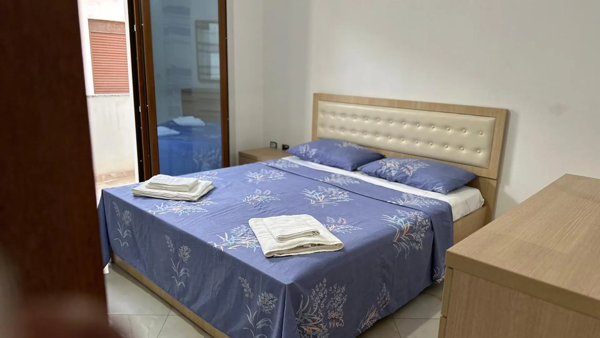 ドゥラスIlirjan Apartmetアパートメント アルバニア