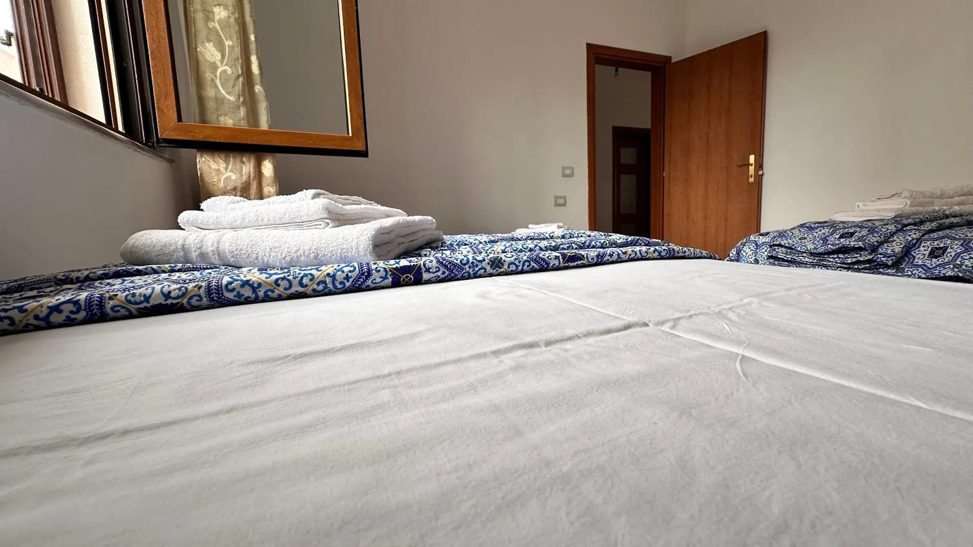 ドゥラスIlirjan Apartmetアパートメント アパート